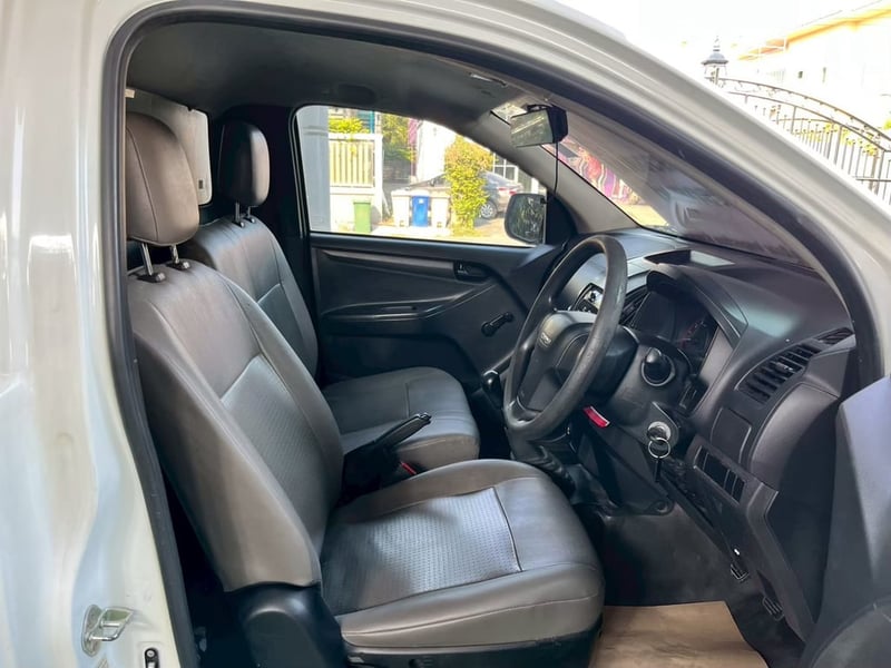 ISUZU D-MAX SPARK 1.9 MT 2020