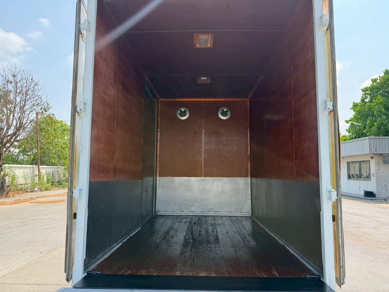 🎯รถเข้าใหม่ ไมล์หลักหมื่น พร้อมลิฟต์ท้าย4กระบอกอย่างดี✨