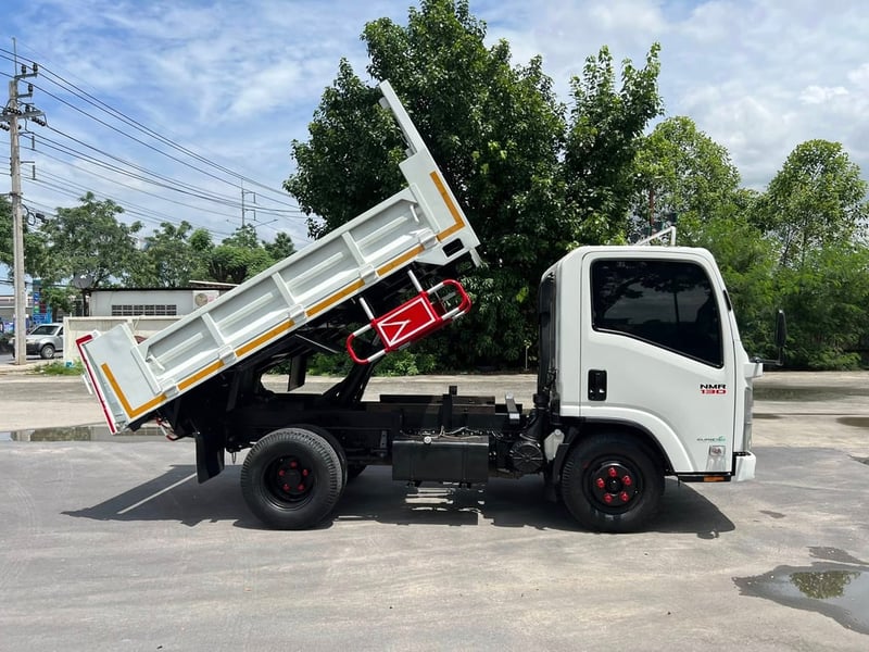 ISUZU NMR 130แรงม้า รถบรรทุก 6ล้อ ดั้มพ์ ปี2020