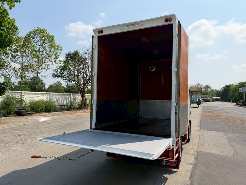 🎯รถเข้าใหม่ ไมล์หลักหมื่น พร้อมลิฟต์ท้าย4กระบอกอย่างดี✨