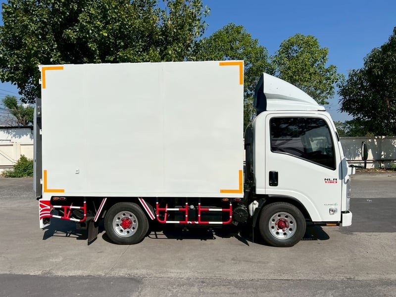 🎯Isuzu NLR 130 ปี 2565 พร้อมตู้แห้งยาว3.20 เมตร มีลิฟต์ท้ายอย่างดี✨