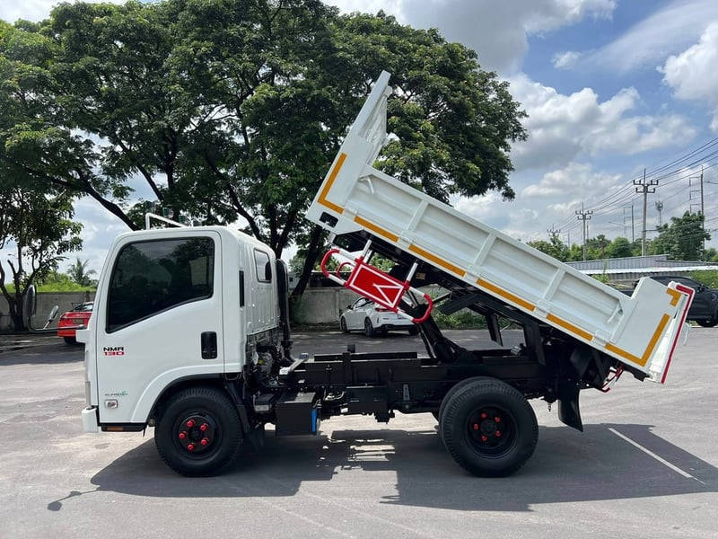 ISUZU NMR 130แรงม้า รถบรรทุก 6ล้อ ดั้มพ์ ปี2020