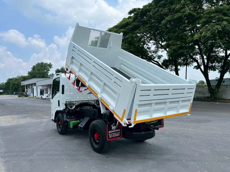 ISUZU NLR 130แรงม้า รถบรรทุก 4ล้อ ดั้มพ์ ปี2012 ISUZU NLR 130แรงม้า รถบรรทุก 4ล้อ ดั้มพ์ ปี2012