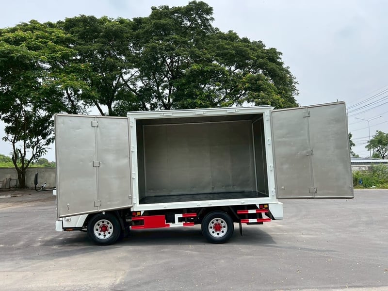 ปีใหม่ ไมล์หลักหมื่น!!! ไฟโปรเจคเตอร์แล้ว พร้อมตู้แห้ง เปิดข้างเต็มบาน