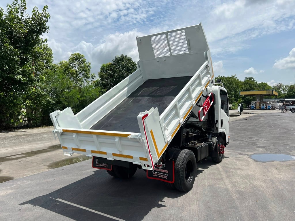 ISUZU NMR 130แรงม้า รถบรรทุก 6ล้อ ดั้มพ์ ปี2020