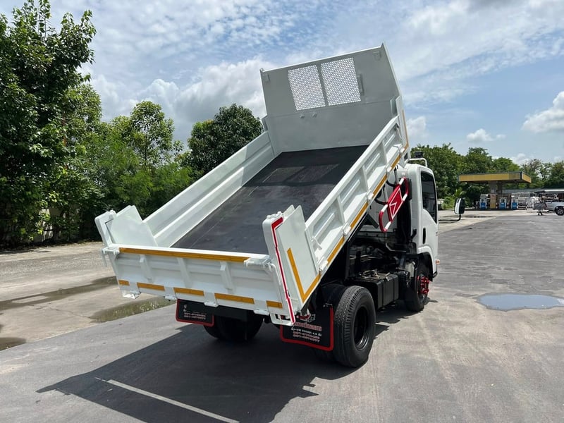 ISUZU NMR 130แรงม้า รถบรรทุก 6ล้อ ดั้มพ์ ปี2020