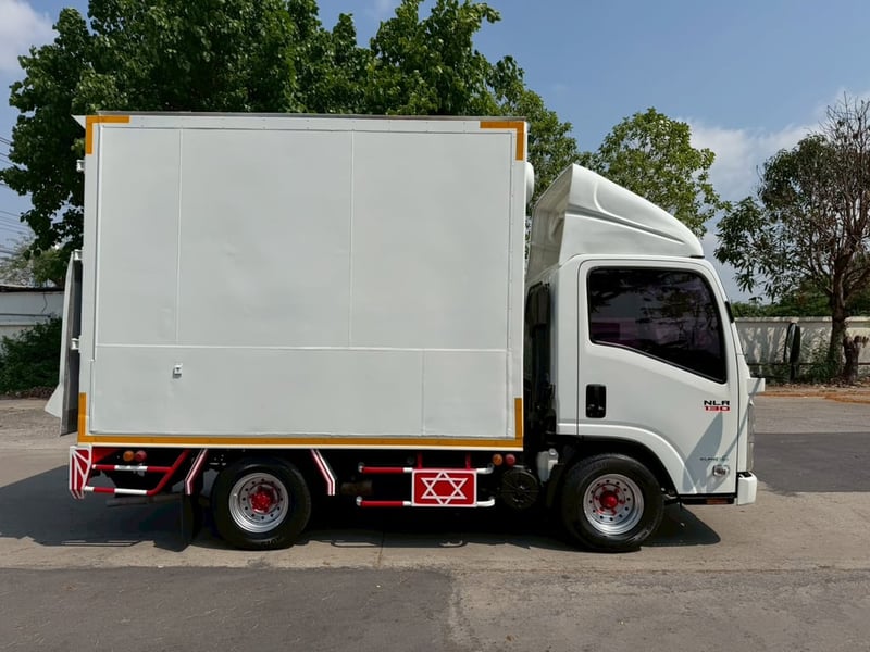 🎯รถเข้าใหม่ ไมล์หลักหมื่น พร้อมลิฟต์ท้าย4กระบอกอย่างดี✨