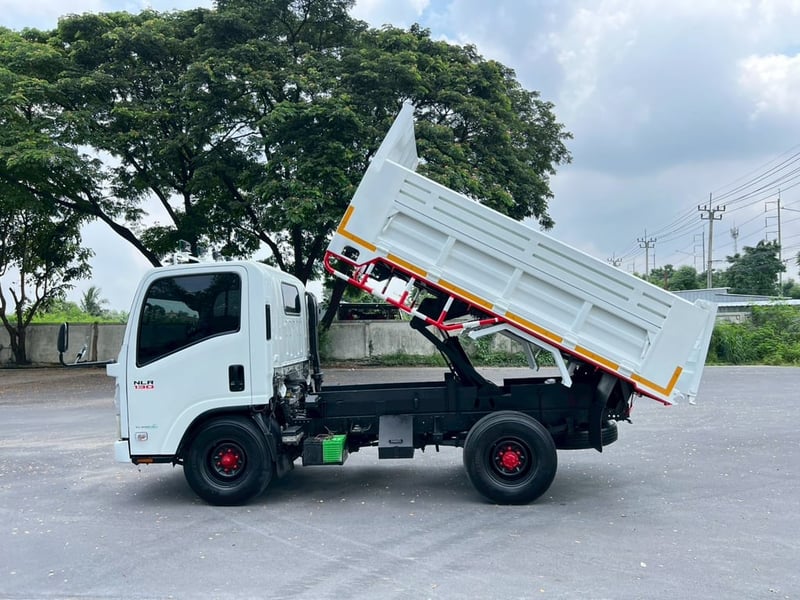 ISUZU NLR 130แรงม้า รถบรรทุก 4ล้อ ดั้มพ์ ปี2012 ISUZU NLR 130แรงม้า รถบรรทุก 4ล้อ ดั้มพ์ ปี2012