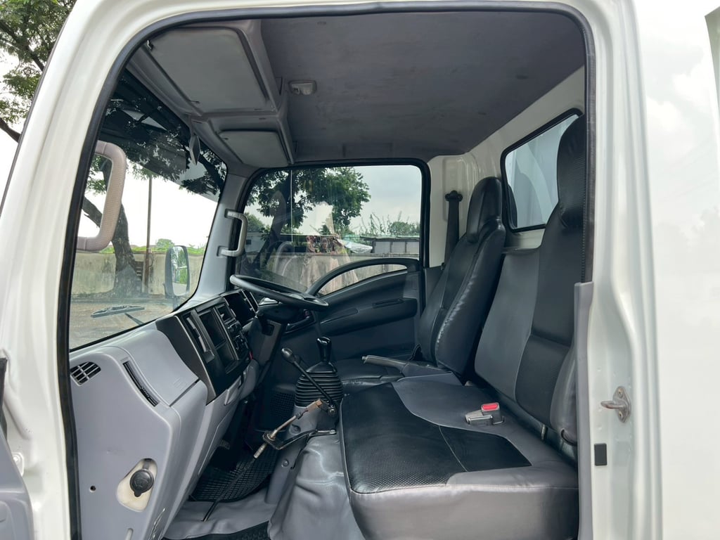 ISUZU NLR 130แรงม้า รถบรรทุก 4ล้อ ดั้มพ์ ปี2012 ISUZU NLR 130แรงม้า รถบรรทุก 4ล้อ ดั้มพ์ ปี2012