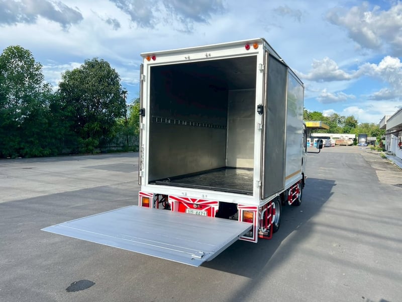 🎯Isuzu NLR 130 ปี 2565 พร้อมตู้แห้ง มีลิฟต์ท้ายอย่างดี✨