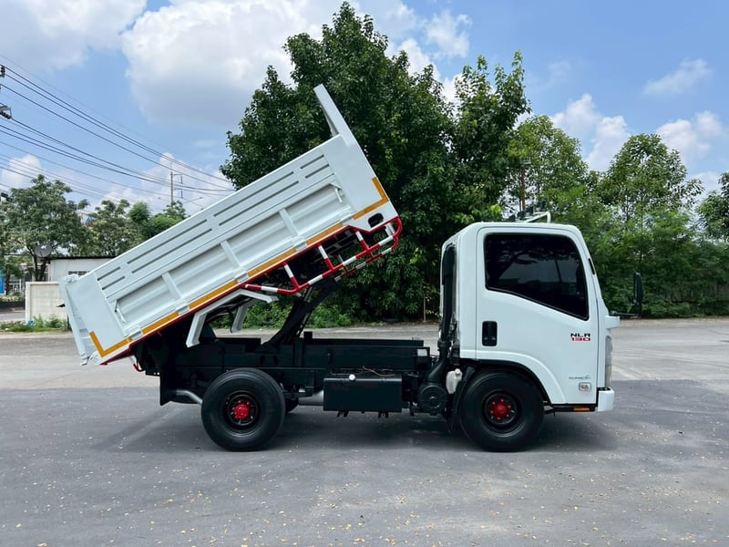 ISUZU NLR 130แรงม้า รถบรรทุก 4ล้อ ดั้มพ์ ปี2012 ISUZU NLR 130แรงม้า รถบรรทุก 4ล้อ ดั้มพ์ ปี2012
