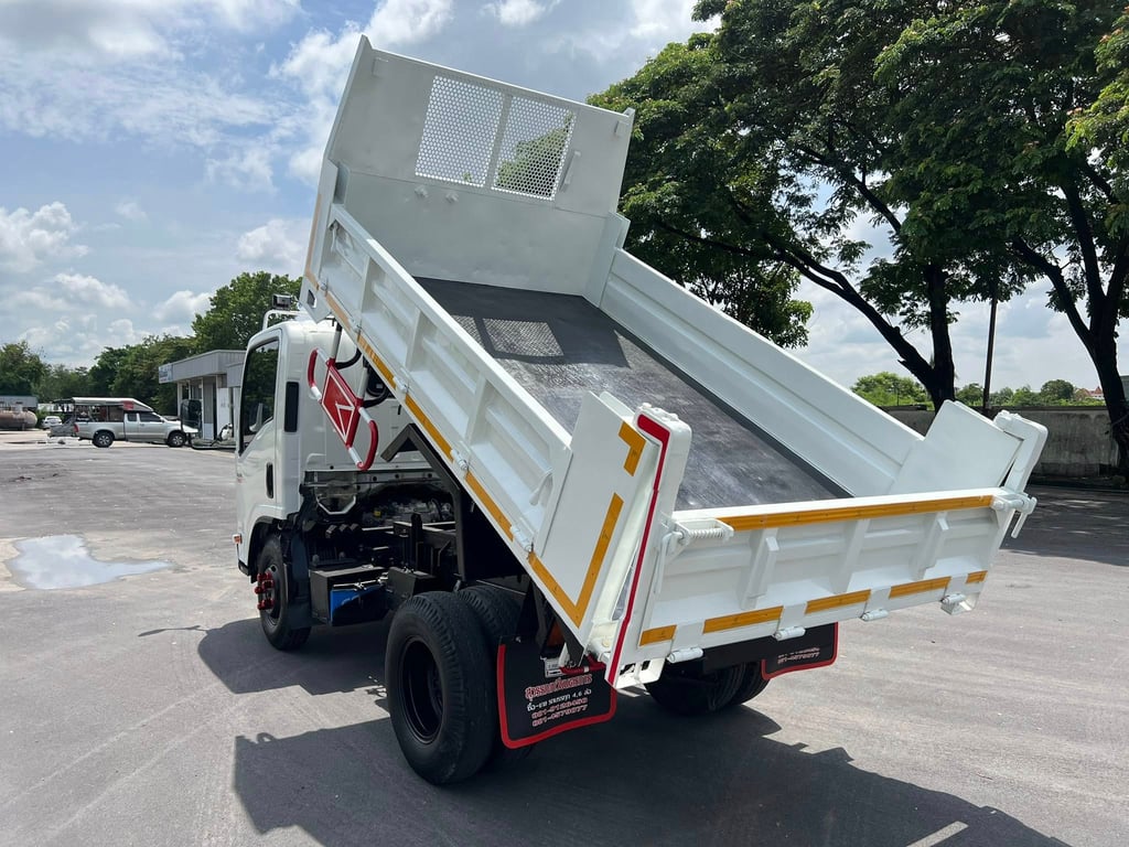 ISUZU NMR 130แรงม้า รถบรรทุก 6ล้อ ดั้มพ์ ปี2020