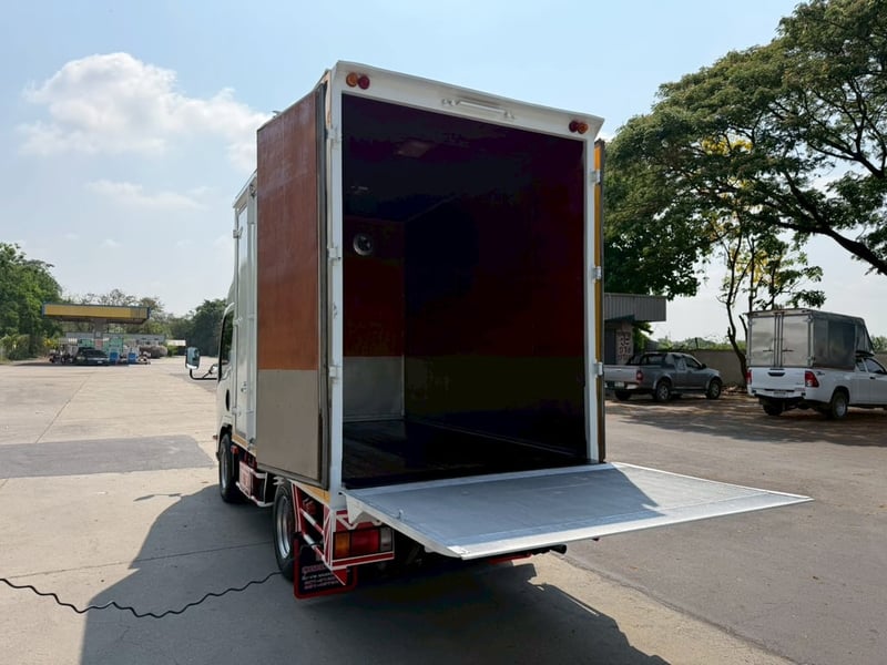 🎯รถเข้าใหม่ ไมล์หลักหมื่น พร้อมลิฟต์ท้าย4กระบอกอย่างดี✨