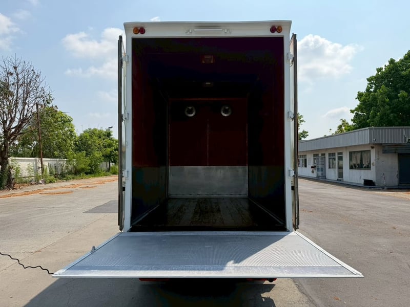 🎯รถเข้าใหม่ ไมล์หลักหมื่น พร้อมลิฟต์ท้าย4กระบอกอย่างดี✨