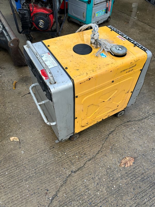 เครื่องปั่นไฟมือสองญี่ปุ่นปรับสภาพไฟ 220 โวลต์พร้อมใช้งาน