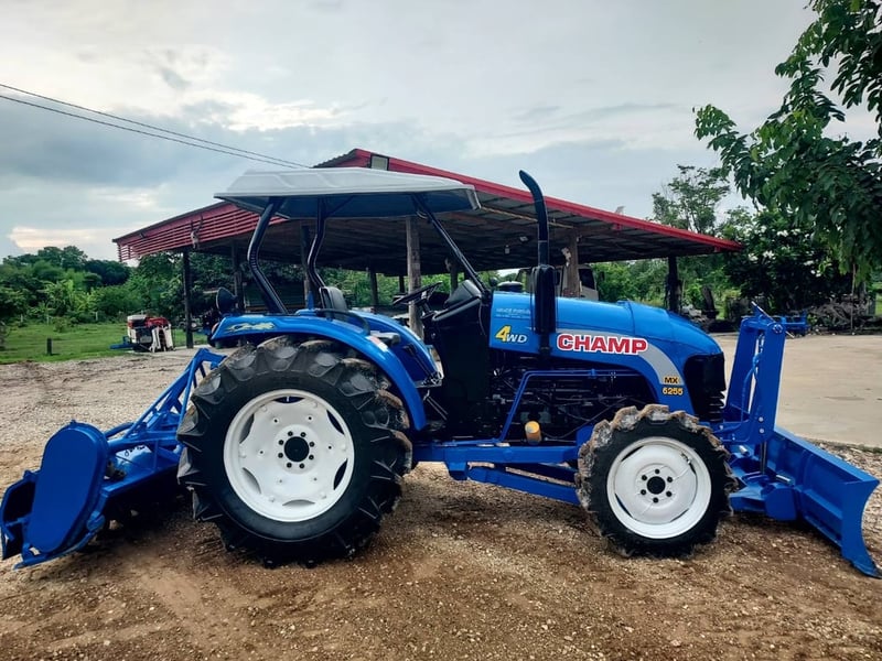 ขายรถไถแชมป์6055พร้อมอุปกรณ์2ชิ้น รถสวยพร้อมใช้งาน พร้อมเล่มทะเบียนพร้อมโอน