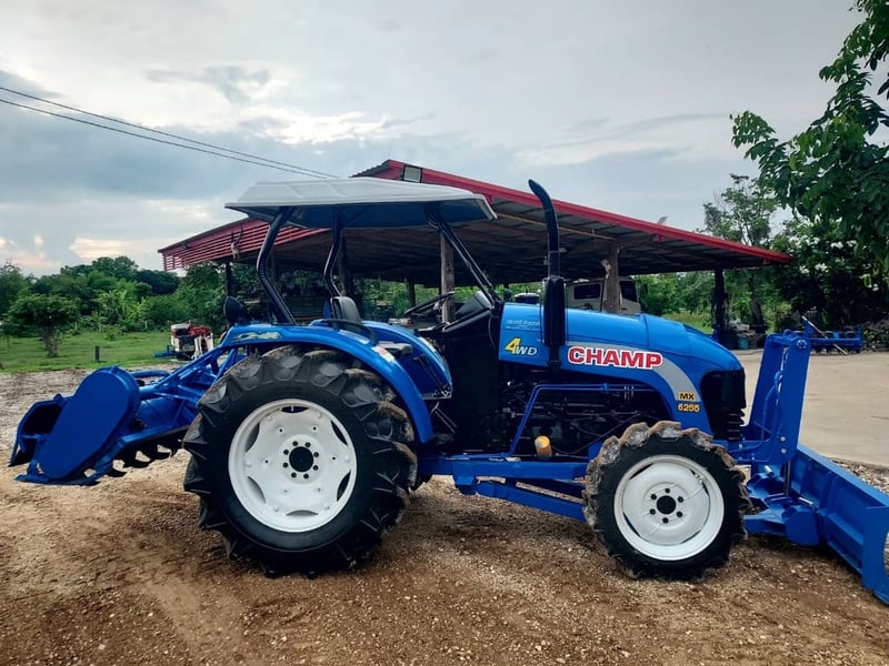 ขายรถไถแชมป์6055พร้อมอุปกรณ์2ชิ้น รถสวยพร้อมใช้งาน พร้อมเล่มทะเบียนพร้อมโอน