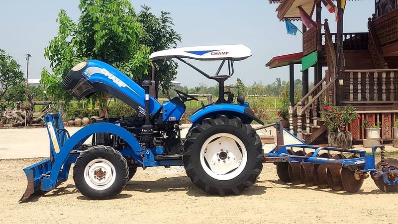 ขายรถไถแชมป์35แรงม้า พร้อมอุปกรณ์ใบดันดินหน้า-ผานหลัง พร้อมใช้งานได้เลยครับ เล่มทะเบียนพร้อมโอน