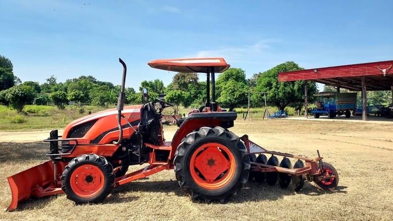 ขายรถไถนากาโน่45แรง อุปกรณ์2ชิ้น รถสวยพร้อมใช้งานครับ