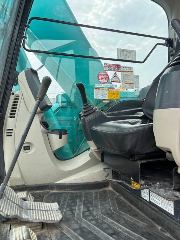 KOBELCO รุ่นSK135SR-3 KOBELCO รุ่นSK135SR-3