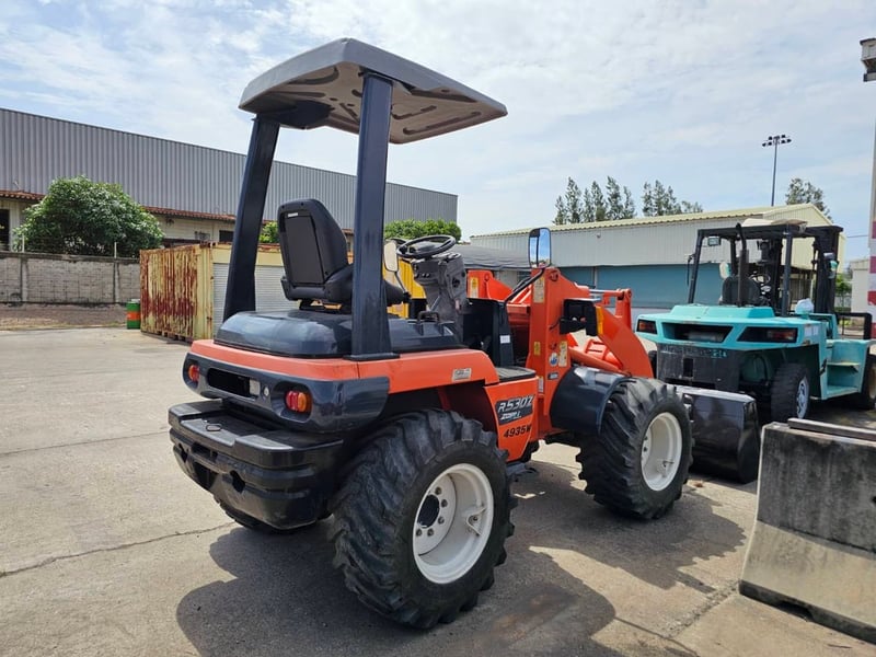 รถตักKUBOTA รุ่นR530Z ขนาดบุ้งกี๋0.5คิว รถตักKUBOTA รุ่นR530Z ขนาดบุ้งกี๋0.5คิว