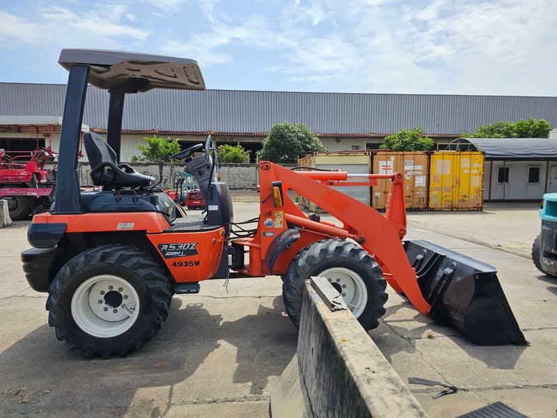 รถตักKUBOTA รุ่นR530Z ขนาดบุ้งกี๋0.5คิว รถตักKUBOTA รุ่นR530Z ขนาดบุ้งกี๋0.5คิว