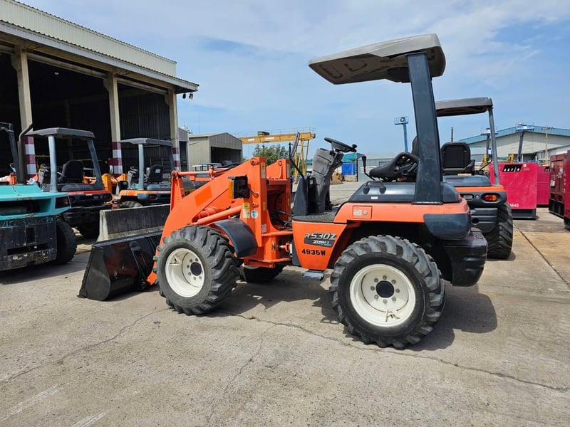 รถตักKUBOTA รุ่นR530Z ขนาดบุ้งกี๋0.5คิว รถตักKUBOTA รุ่นR530Z ขนาดบุ้งกี๋0.5คิว