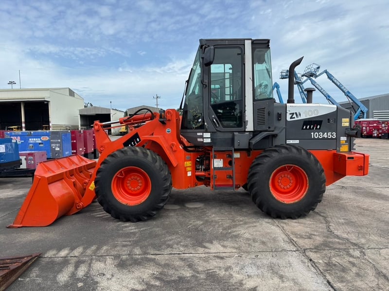 HITACHI รุ่นZW100 ขนากบุ่งกี๋1คิว