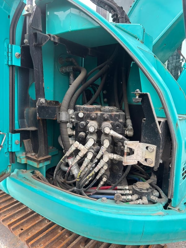 KOBELCO รุ่นSK135SR-3 KOBELCO รุ่นSK135SR-3