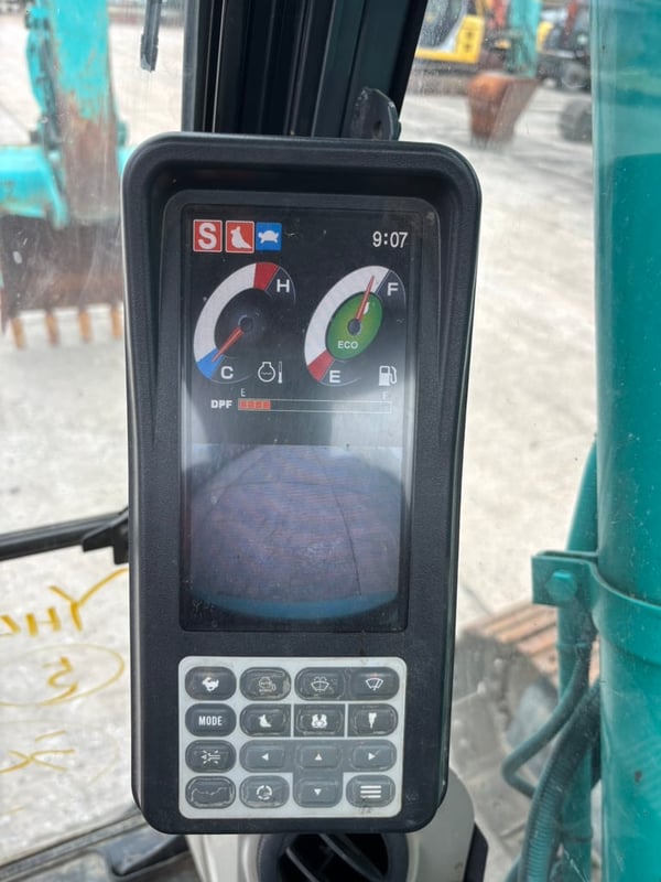 KOBELCO รุ่นSK135SR-3 KOBELCO รุ่นSK135SR-3