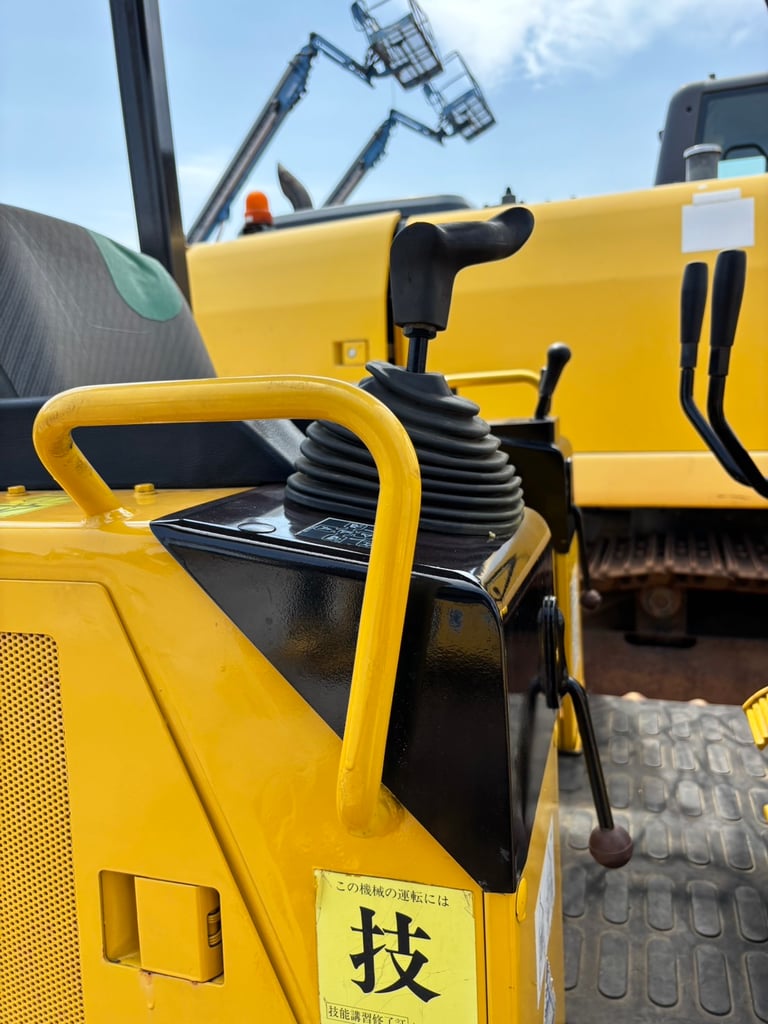 รถแทรกเตอร์ KOMATSU รุ่นD21P-8 รถแทรกเตอร์ KOMATSU รุ่นD21P-8