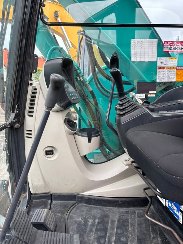 KOBELCO รุ่นSK75SR-3 KOBELCO รุ่นSK75SR-3