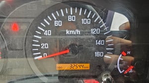 ISUZU NMR รถบรรทุก 6 ล้อ ดั้มพ์ ปี 2564 ไมล์น้อยมาก