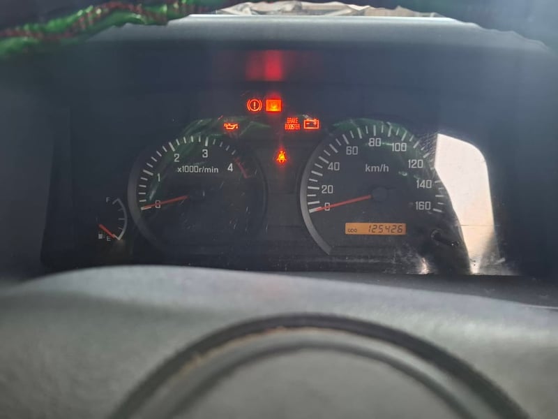 ISUZU NMR รถบรรทุก 6 ล้อ กระบะสแตนเลส ปี 2557 รถบ้าน สภาพสวย