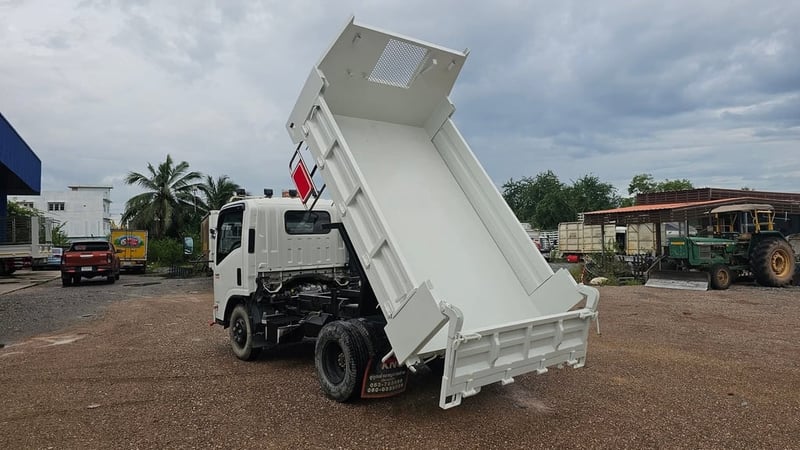 ISUZU NMR รถบรรทุก 6 ล้อ ดั้มพ์ ปี 2564 ไมล์น้อยมาก