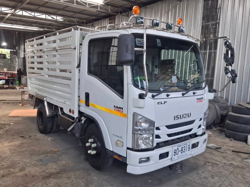 ISUZU NMR รถบรรทุก 6 ล้อ กระบะสแตนเลส ปี 2557 รถบ้าน สภาพสวย