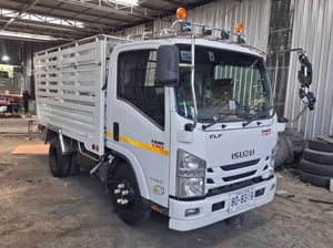 ISUZU NMR รถบรรทุก 6 ล้อ กระบะสแตนเลส ปี 2557 รถบ้าน สภาพสวย