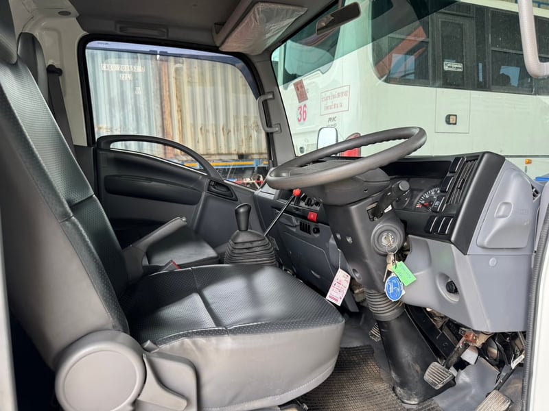 ISUZU NMR รถบรรทุก 6 ล้อ ดั้มพ์ ปี 2564 ไมล์น้อยมาก