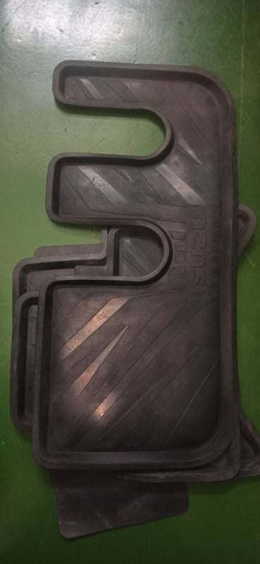 ชุดถาดยางปูพื้นรถ (6 ชิ้น)