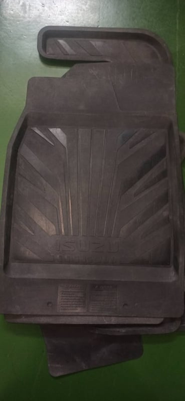 ชุดถาดยางปูพื้นรถ (6 ชิ้น)