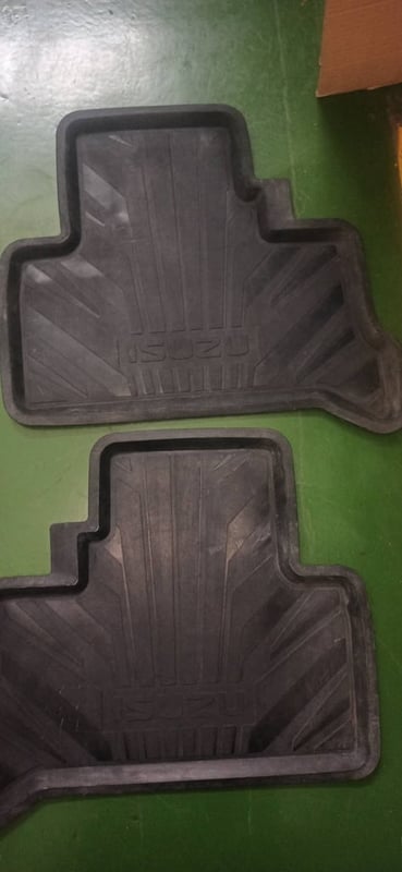 ชุดถาดยางปูพื้นรถ (6 ชิ้น)