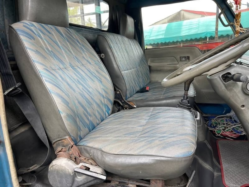 รถ6ล้อคอก MITSUBISHI CANTER 