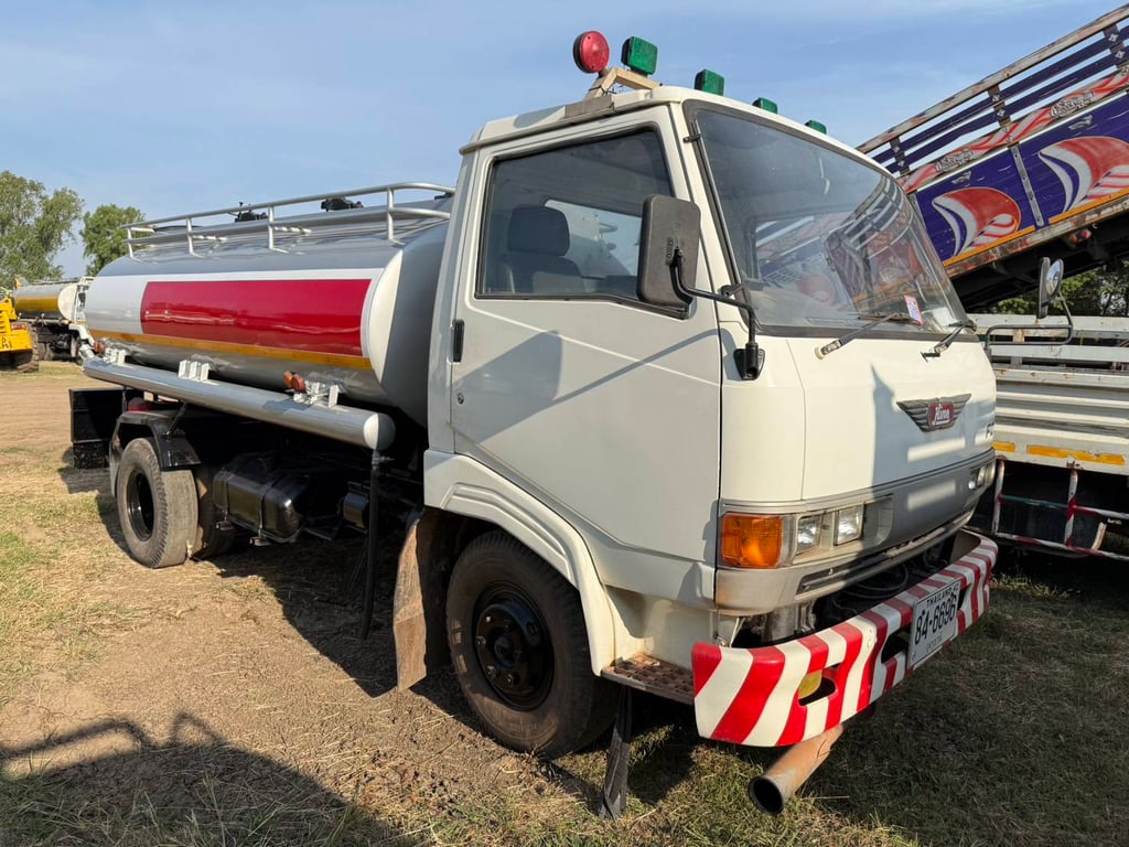 รถ6ล้อน้ำมัน HINO KM777 เครื่อง 117 แรง 