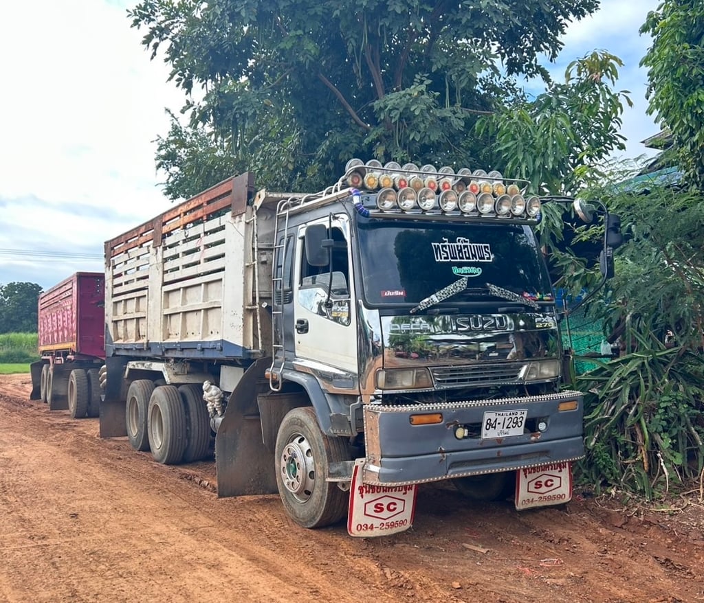 รถ10ล้อเดก้าพ่วงแม่ลูก 300แรง รถ10ล้อเดก้าพ่วงแม่ลูก 300แรง