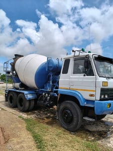 รถโม่ปูน nissan UD 230 แรง 2เพลา 0819333780