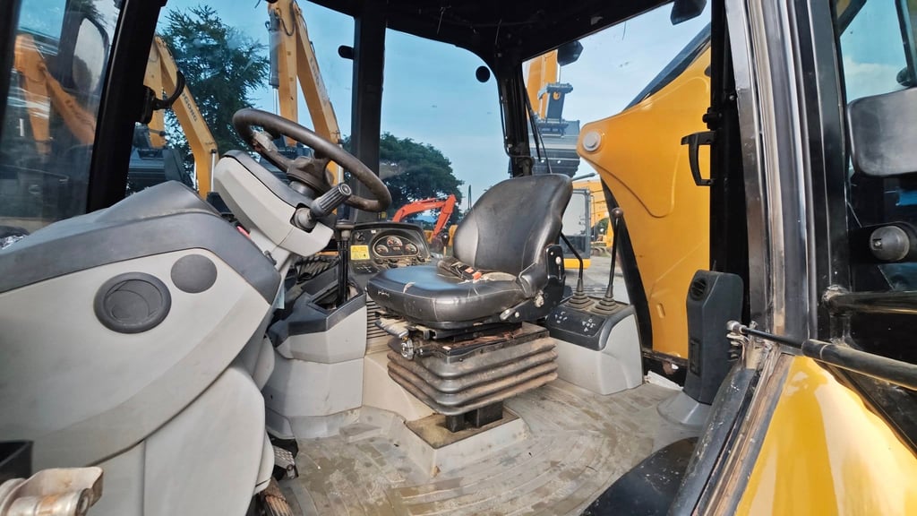 รถตักหน้าขุดหลัง CAT 422E 2เพลา 0819333780 รถตักหน้าขุดหลัง CAT 422E 2เพลา 0819333780