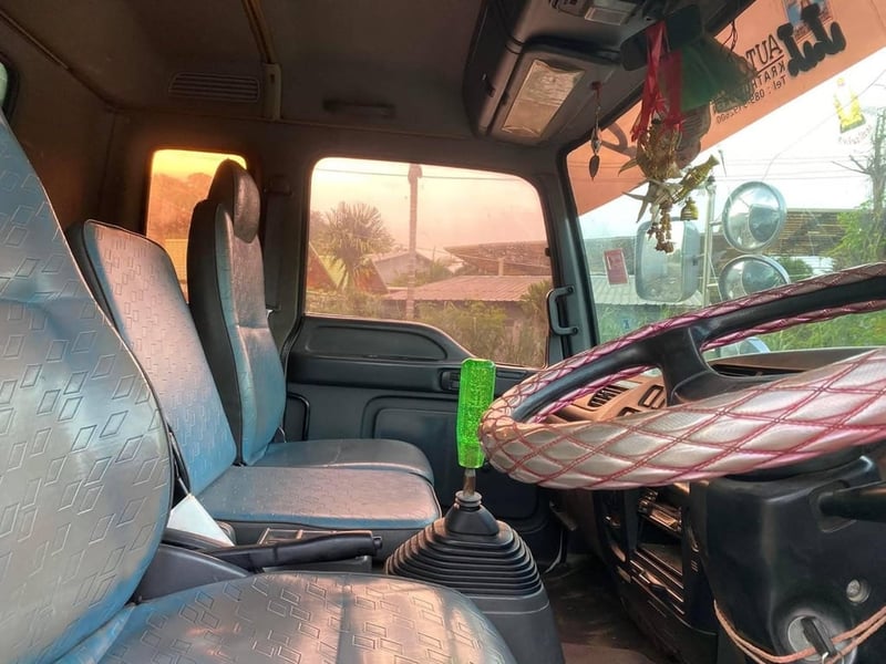 10ล้อHINOแท่นเตี้ย190แรงยาว6.60ม 10ล้อHINOแท่นเตี้ย190แรงยาว6.60ม