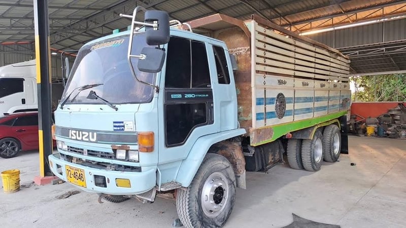 รถ10ล้อดั้มISUZU ￼195 นางฟ้า เครื่องใหม่ 6HK 
