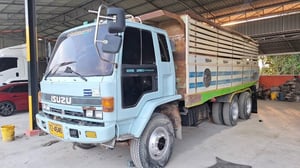 รถ10ล้อดั้มISUZU ￼195 นางฟ้า เครื่องใหม่ 6HK 