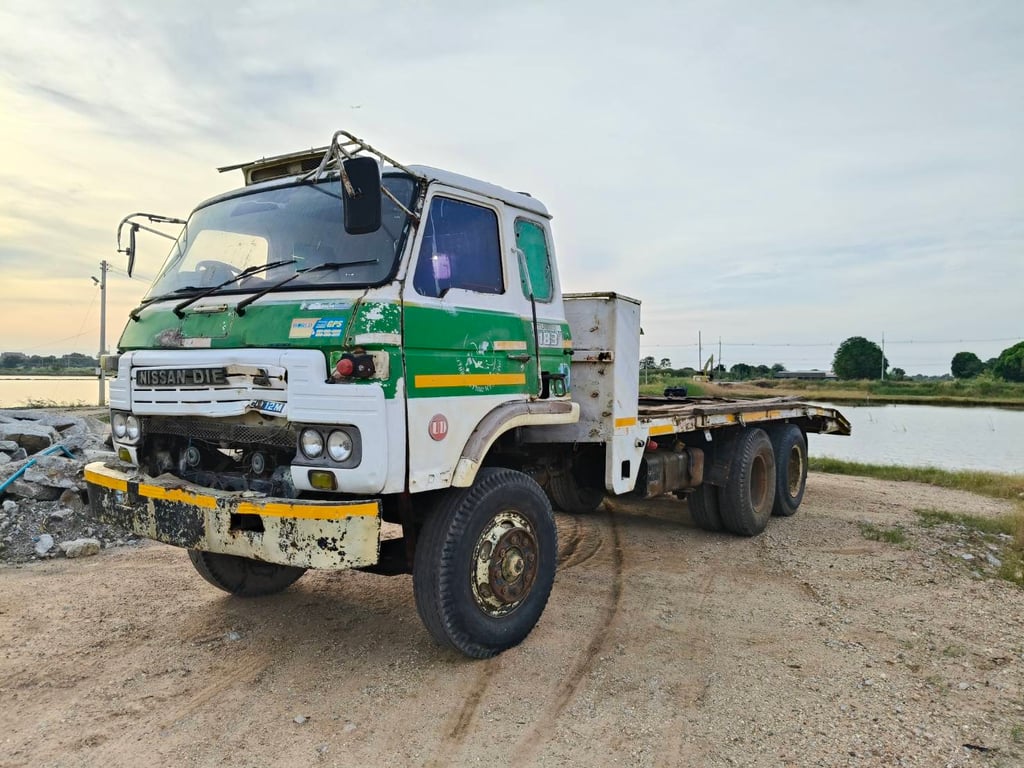 10ล้อ เทเลอร์ nissanud เพลาเดียว 10ล้อ เทเลอร์ nissanud เพลาเดียว